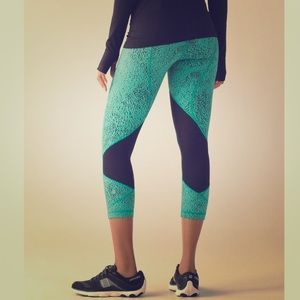 Pace Rival Crops-Size 6